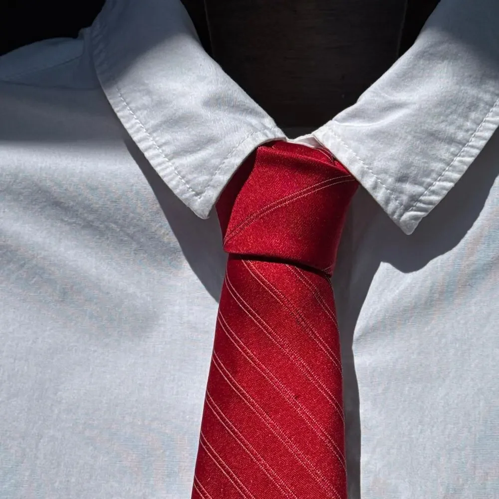 Oscar de la Renta Men’s Red Striped Necktie Signature Logo Classic Designer Tie